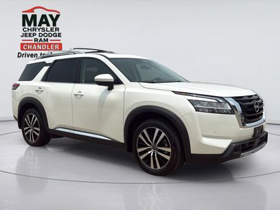 Used 2024 Nissan Pathfinder Platinum w/ Cargo Package