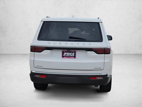Used 2022 Jeep Wagoneer Series II AWD/4WD image 6