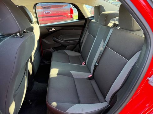 Used 2014 Ford Focus SE FWD image 9