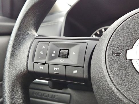 Used 2024 Nissan Rogue S image 32