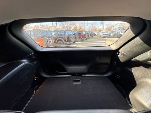 Used 2021 Jeep Cherokee Limited image 37