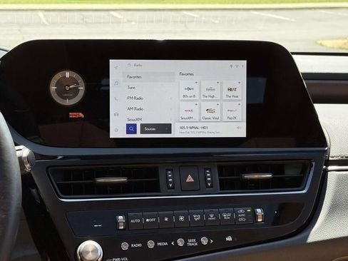 Used 2025 Lexus ES 350 w/ Premium Package FWD image 10