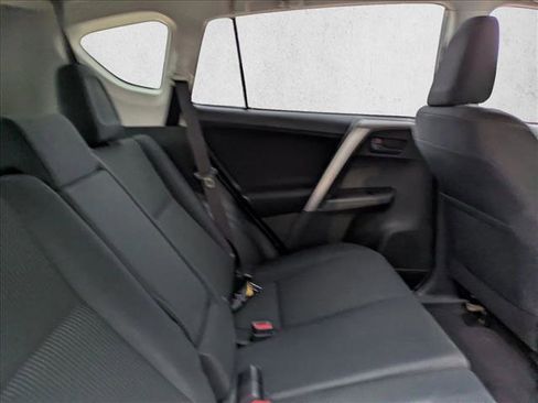 Used 2018 Toyota RAV4 LE image 18