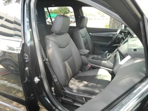 Used 2025 Cadillac XT6 Luxury FWD image 21