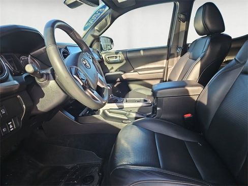 Used 2023 Toyota Tacoma Limited image 9