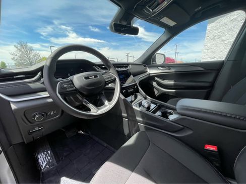 New 2025 Jeep Grand Cherokee L Laredo w/ Luxury Tech Group I image 2