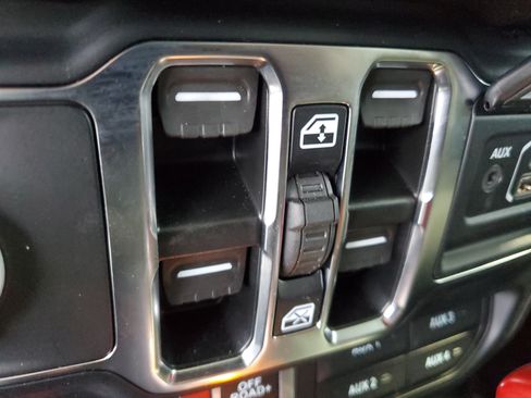 Used 2024 Jeep Wrangler Unlimited Sport AWD/4WD image 15