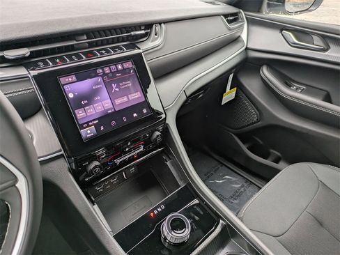 New 2025 Jeep Grand Cherokee L Laredo w/ Luxury Tech Group I image 22