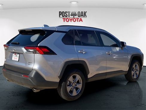 Used 2025 Toyota RAV4 XLE image 7