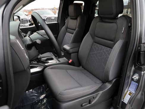 Used 2025 Nissan Frontier SV image 15