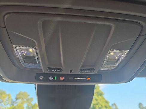 Used 2025 Chevrolet Silverado 1500 LT image 24