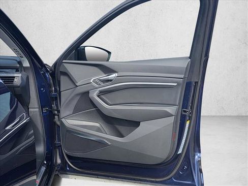 Certified 2022 Audi e-tron Premium Plus w/ Premium Plus Package image 11