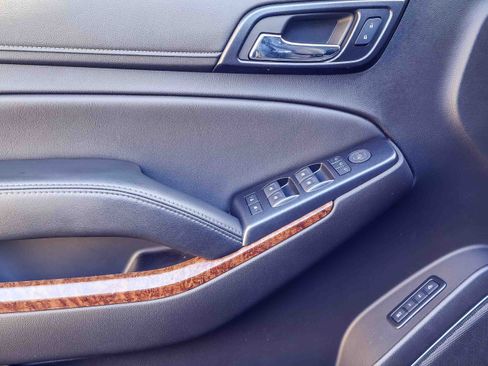 Used 2017 Chevrolet Suburban Premier image 13