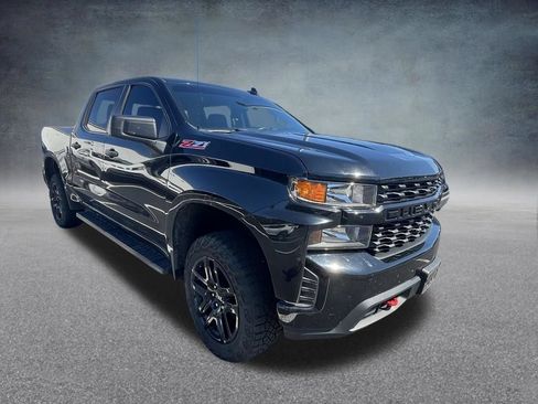 Used 2021 Chevrolet Silverado 1500 Custom Trail Boss w/ Midnight Edition AWD/4WD image 3