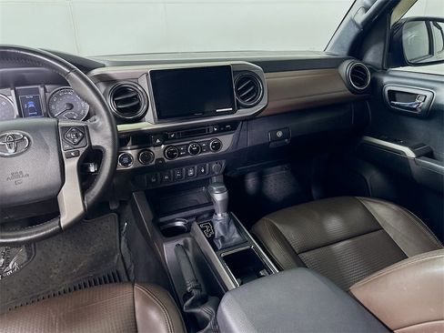 Used 2016 Toyota Tacoma Limited image 18