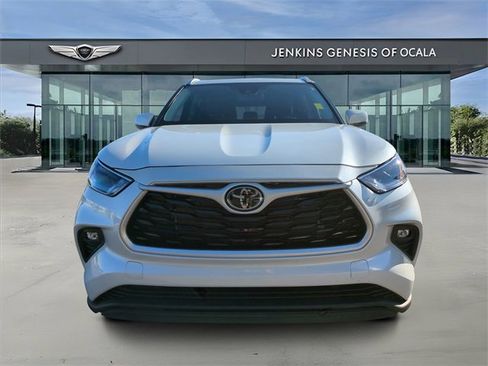 Used 2022 Toyota Highlander XLE image 9