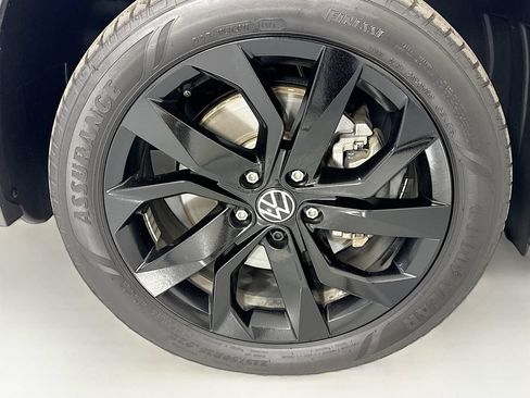 Used 2023 Volkswagen Taos SE FWD image 32