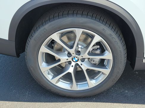 New 2026 BMW X5 xDrive40i w/ Climate Comfort Package AWD/4WD image 5