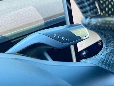 Used 2021 Tesla Model Y Long Range image 16