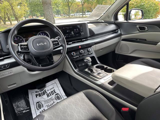 Used 2024 Kia Carnival LX FWD image 3