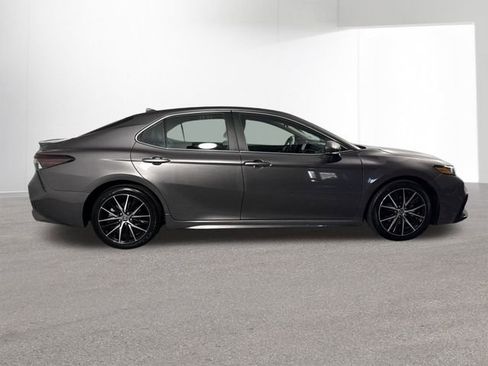 Used 2024 Toyota Camry SE image 32