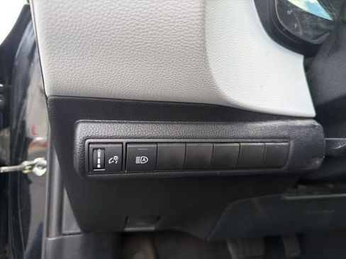 Used 2023 Toyota Corolla SE w/ Carpet Mat Package (TMS) image 17