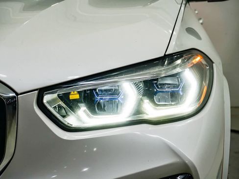 Used 2021 BMW X5 M w/ Executive Package image 7