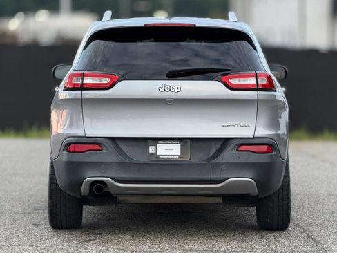 Used 2017 Jeep Cherokee Limited FWD image 4