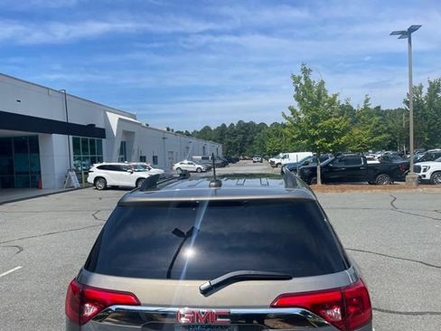 Used 2019 GMC Acadia SLT FWD image 4