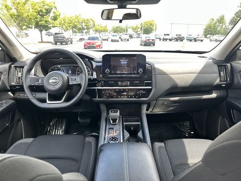 Used 2025 Nissan Pathfinder SV AWD/4WD image 29