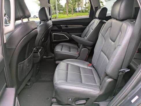 Used 2020 Kia Telluride EX w/ EX Premium Package AWD/4WD image 12