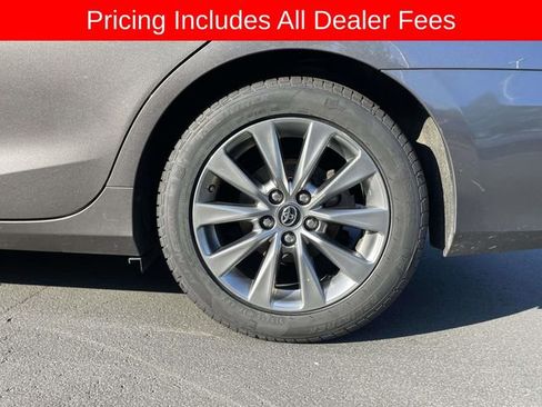Used 2017 Toyota Camry XLE w/ Moonroof Package FWD image 9