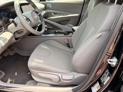 Used 2024 Hyundai Elantra SEL FWD image 12