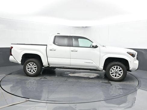 Used 2024 Toyota Tacoma SR5 AWD/4WD image 4