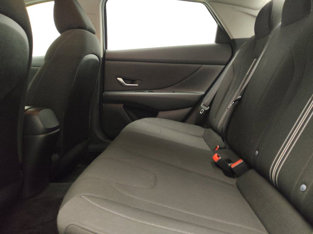 Used 2021 Hyundai Elantra SEL w/ Convenience Package FWD image 18