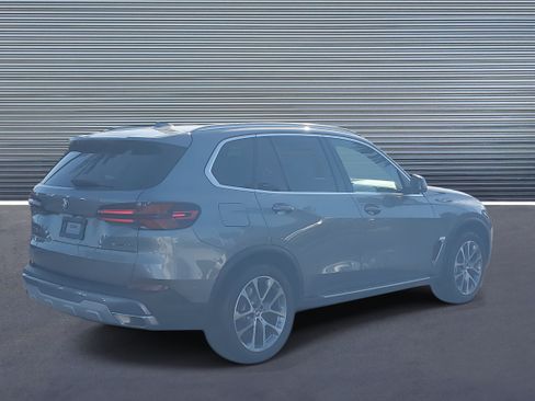 Used 2025 BMW X5 sDrive40i image 3
