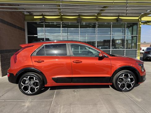 Used 2023 Kia Niro EX Touring image 9
