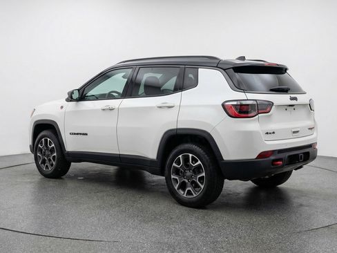 Used 2025 Jeep Compass Trailhawk AWD/4WD image 6
