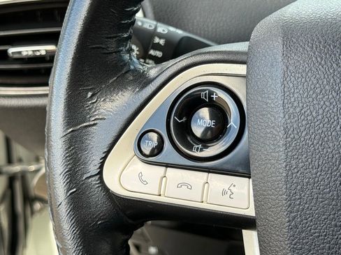 Used 2018 Toyota Prius Prime Premium image 17