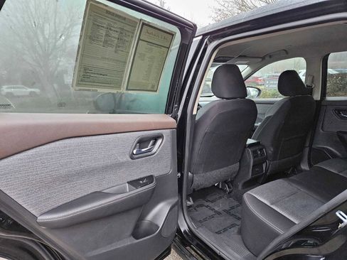 Used 2023 Nissan Rogue SV image 19