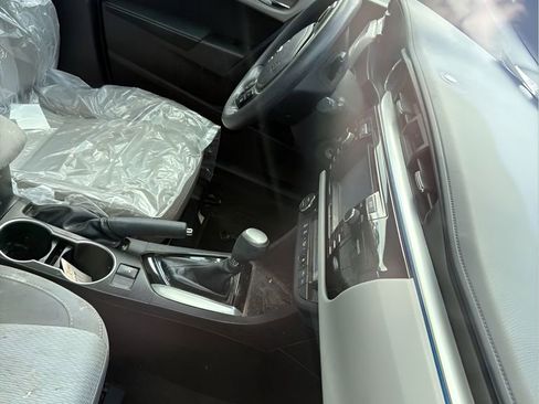 Used 2015 Toyota Corolla LE image 4