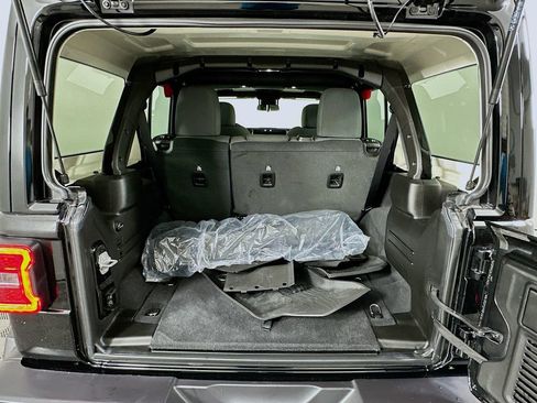 Used 2025 Jeep Wrangler Unlimited Rubicon w/ Convenience Group image 25