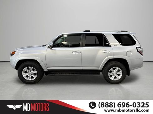 Used 2022 Toyota 4Runner SR5 AWD/4WD image 8