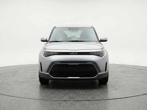Used 2025 Kia Soul LX w/ LX Technology Package FWD image 2