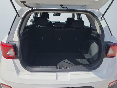 Used 2025 Hyundai Venue SEL FWD image 16