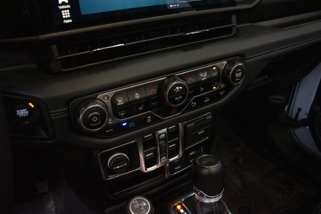 Used 2024 Jeep Wrangler High Altitude AWD/4WD image 17