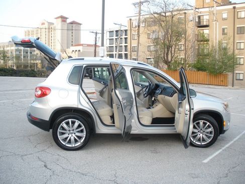 Used 2009 Volkswagen Tiguan SE image 20