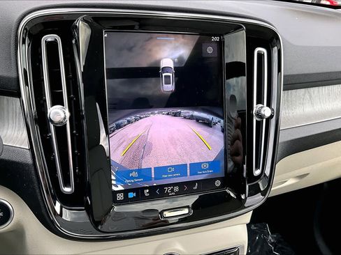 Used 2023 Volvo XC40 B5 Plus w/ Climate Package image 28