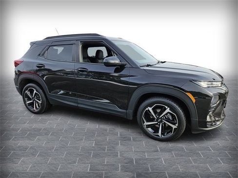 Used 2022 Chevrolet TrailBlazer RS w/ Sun and Liftgate Package image 3