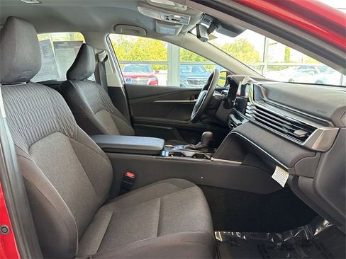 Used 2025 Toyota Camry LE w/ Convenience Package image 18